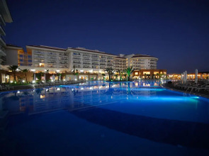 Seaden Sea World Resort & Spa