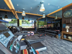 Ashley Tugu Tani Menteng