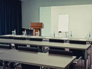 Отель Chirag Plaza Hotel & Business Center