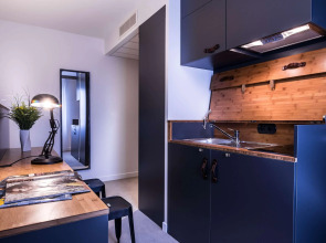 Best Western Plus Suitcase Paris La Defense