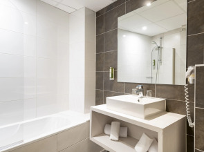 Kaijoo Hotel by HappyCulture