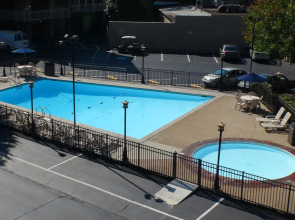 Crossroads Inn & Suites