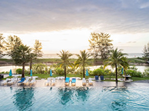 Le Coral Beach Resort and Cafe