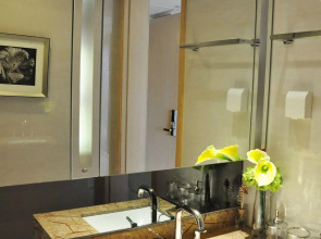 BaiHe International Apartment Hotel