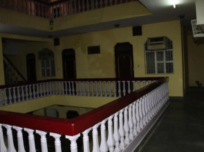 Hotel Raj Bed & Breakfast