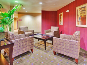 Holiday Inn Express & Suites Hollywood Walk Of Fame