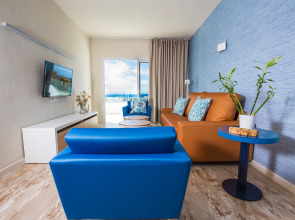 Отель HOVIMA La Pinta Beachfront Family