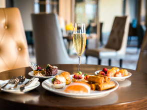 Отель Caravelle Saigon