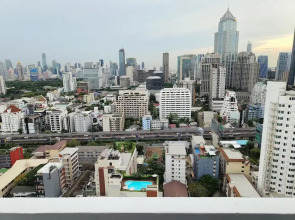 Апартаменты Omni Tower Direct Rooms Sukhumvit Soi 4