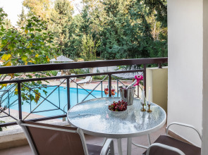 Artemis Cynthia Complex