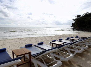 Independence Hotel by Dara