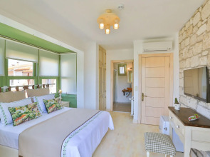 Palas Alacati - Adults Only