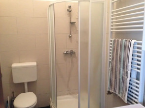 Hi5 Apartments - Parliament