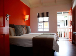 Never at Home Green Point - Hostel