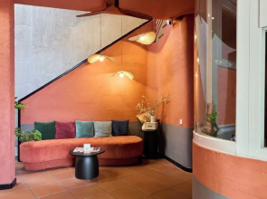 Kin Wander Tan Phong, The Moonage