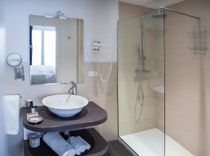 Отель Studio Inn Centrale & Milano Urban Padel