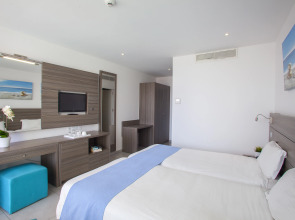 Limanaki Beach Hotel