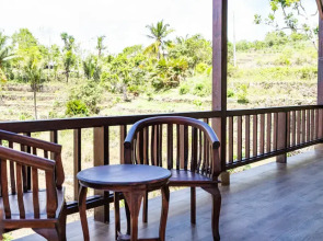 Pini Sentana Village