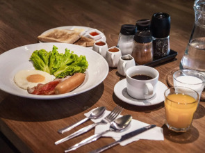 De Botan Srinakarin Hotel & Residence