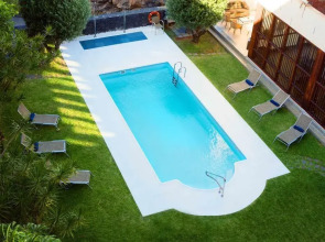 Отель Escuela Santa Cruz