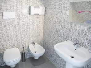 Meet Gardalake Hostel