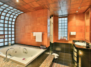 Mom Tri's Villa Royale