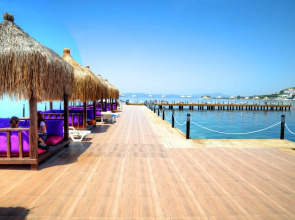 Le Bleu Hotel & Resort