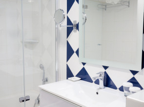 AX The Victoria Hotel