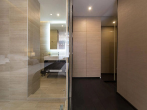 Dominic & Smart Luxury Suites Republic Square