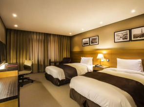 The Central Plaza Hotel