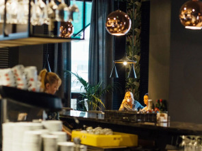 Отель Malcom and Barret