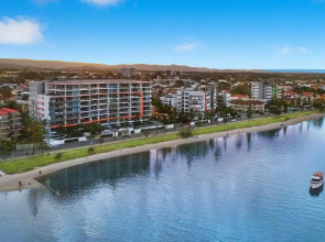 Silvershore Apartments on the Broadwater