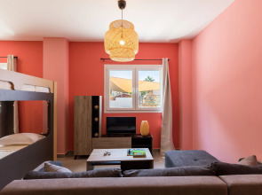 Local Hostel & Suites