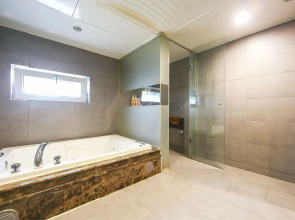 Friendly DH Naissance Hotel by Mindrum Group