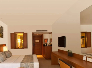 Woodlands Hotel & Resort