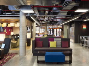 Отель Aloft Brussels Schuman