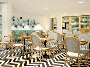 Отель Room Mate Valeria