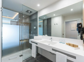 Occidental Roca Negra – Adults Only