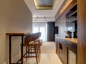 Black Pearl Luxury Suites