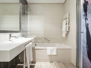 Отель ILUNION Atrium