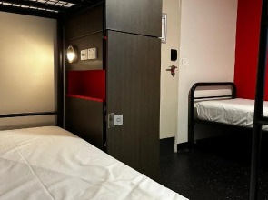 Space Hotel - Hostel