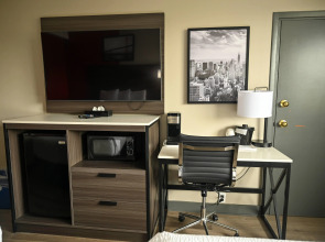 Ramada by Wyndham North Bergen