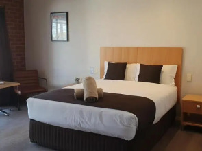 Golden Reef Motor Inn