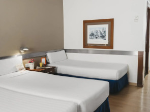 Отель Tres Torres Atiram