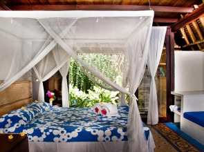 Bloo Lagoon Eco Village