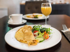 Отель Amberton Cozy Hotel Каунас