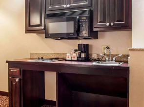 Comfort Suites East Brunswick - South River