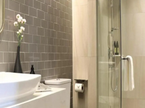 The Quarter Ploenchit by UHG