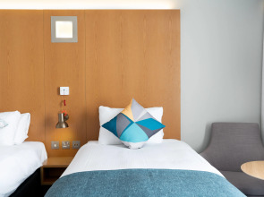 Holiday Inn London - Luton Airport by IHG