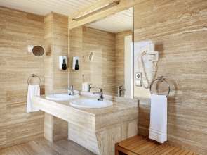 Globales Cala Vinas Adults Only 16+